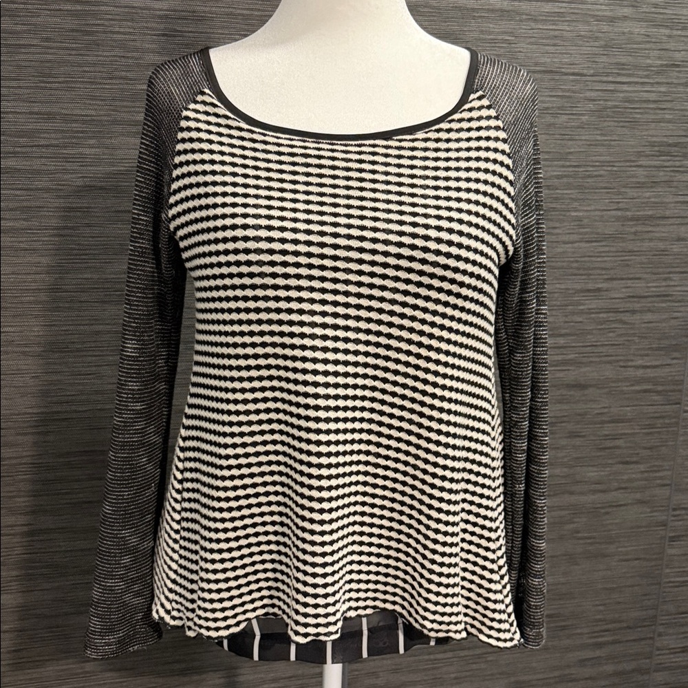 Poeme Lightweight Sweater